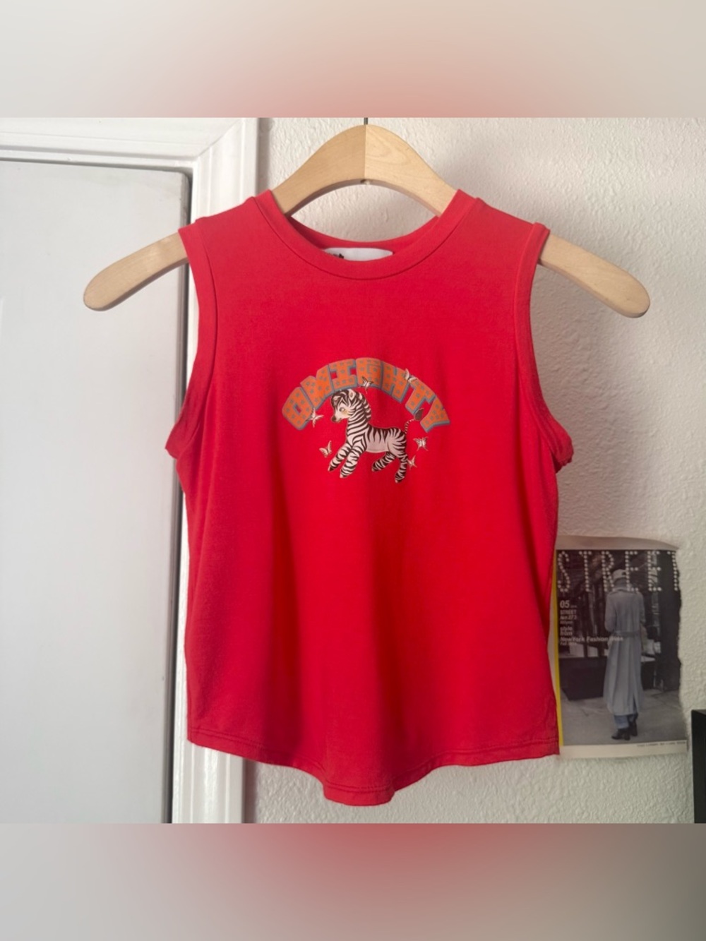 OMIGHTY red logo‎ zebra butterfly crew neck cropped knit tank top